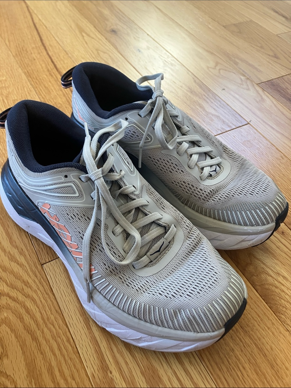 Hoka One One Bondi 7 Light Gray Mesh Running Shoes with Coral Accent